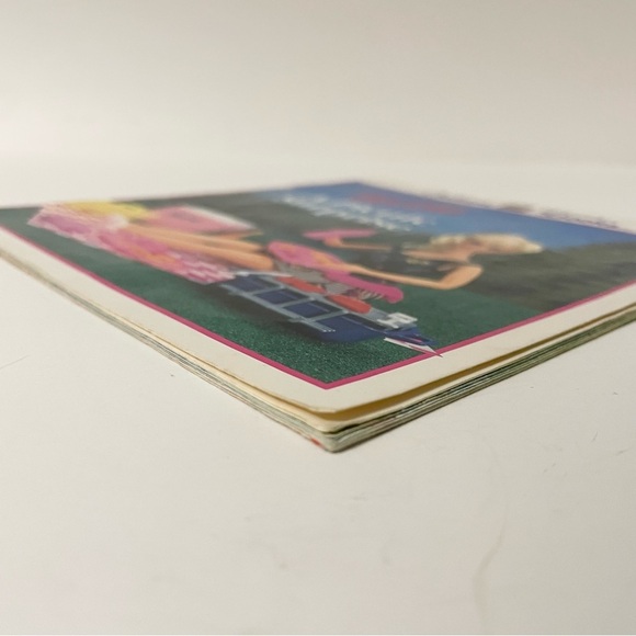 Vintage Barbie A Picnic Surprise Book - Picture 3 of 13